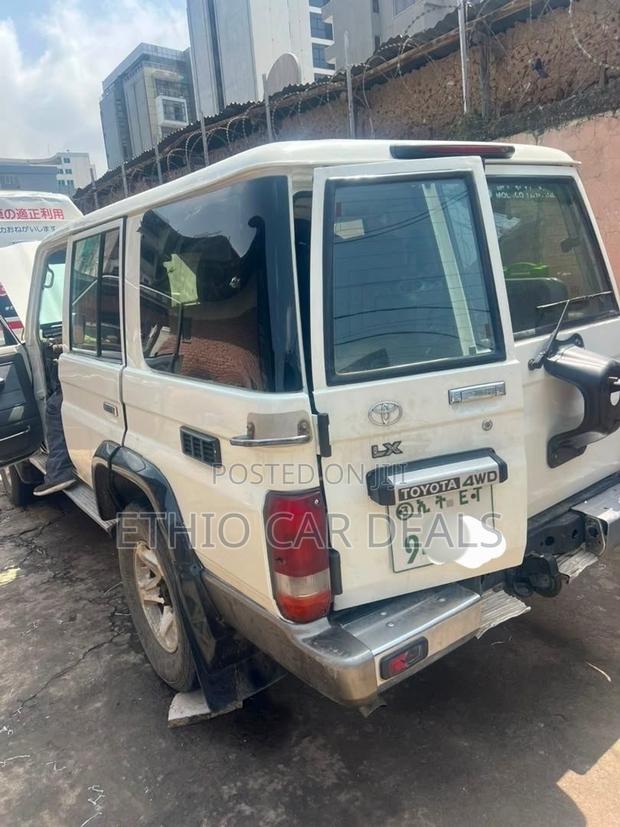 Toyota Land Cruiser 2017 White