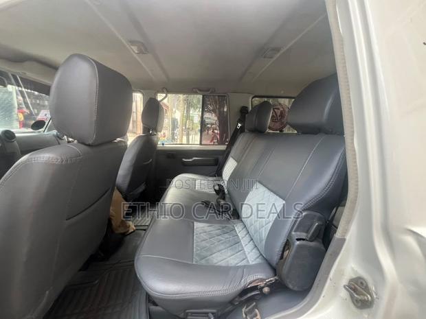 Toyota Land Cruiser 2017 White