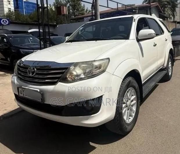 Toyota Fortuner 2012 White