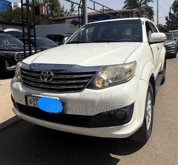 Toyota Fortuner 2012 White
