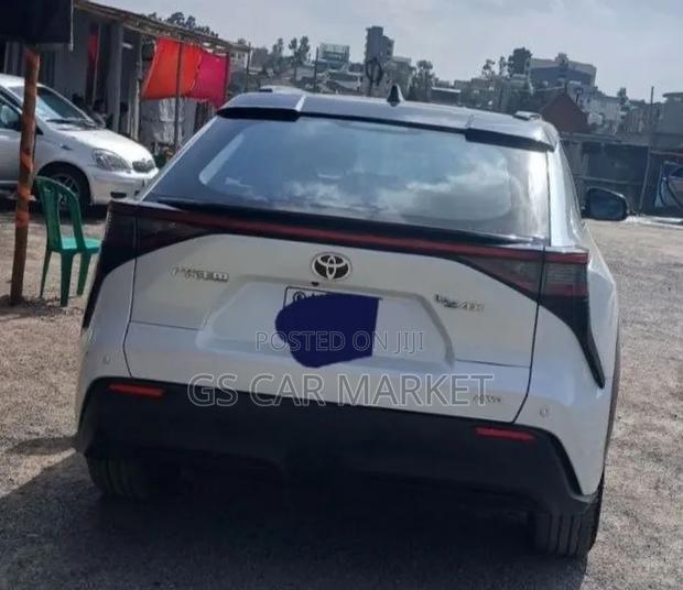 Toyota bZ4X 71.4 kWh AWD 2023 White
