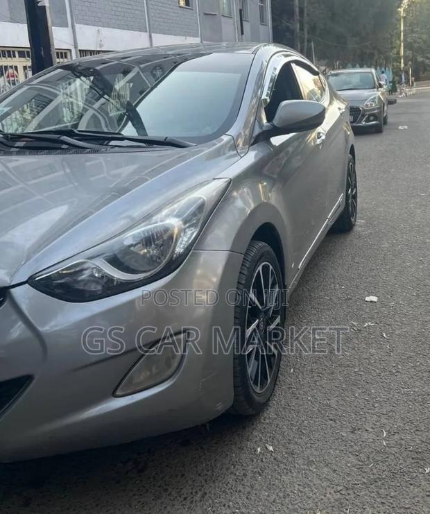 Hyundai Avante 2012 Silver