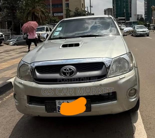 Toyota Hilux 2010 Silver