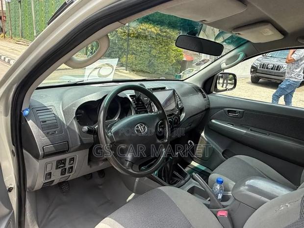 Toyota Hilux 2010 Silver