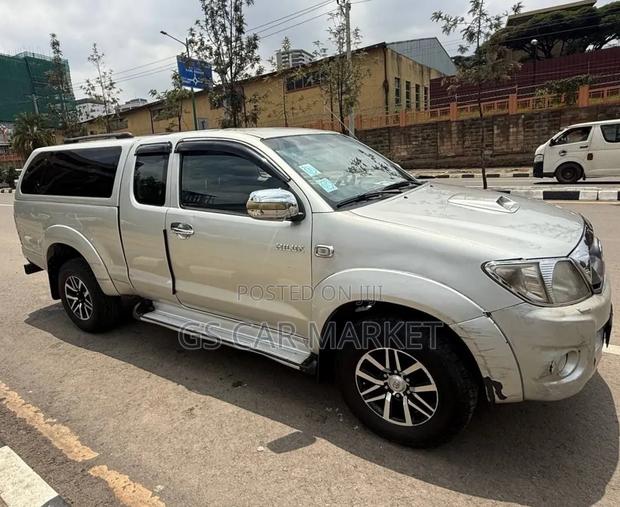 Toyota Hilux 2010 Silver