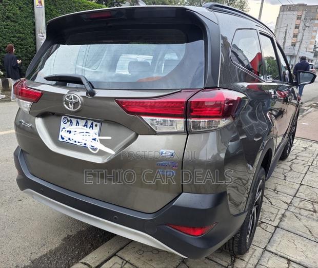 Toyota Rush 2022 Brown