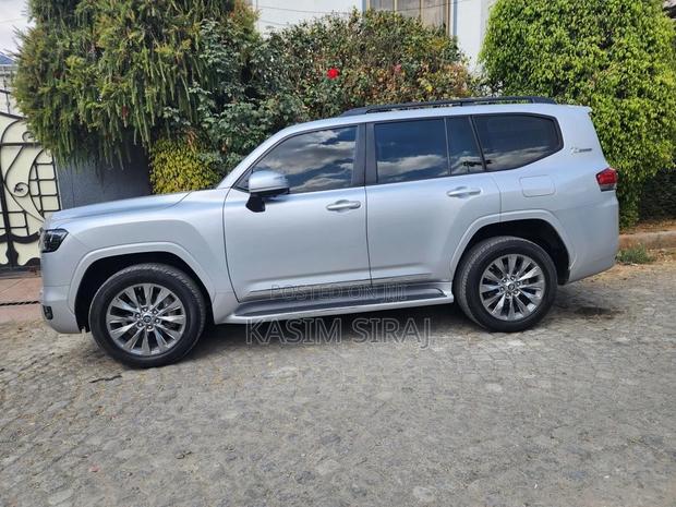 Toyota Land Cruiser 2022 Silver