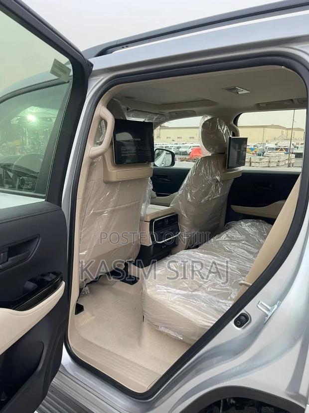 Toyota Land Cruiser 2022 Silver