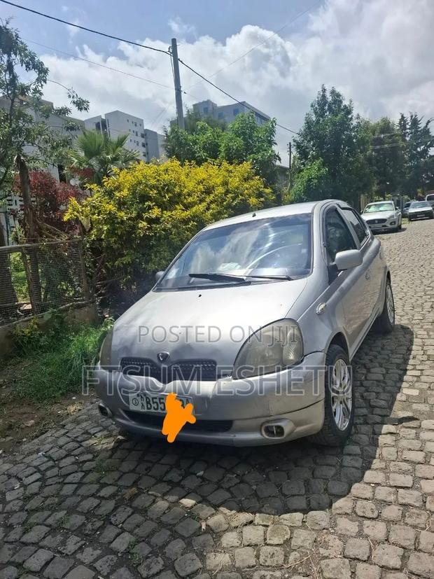 Toyota Vitz 2001 Silver