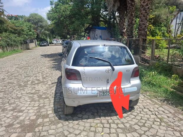 Toyota Vitz 2001 Silver