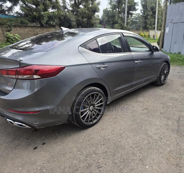 Hyundai Avante 2017 Gray