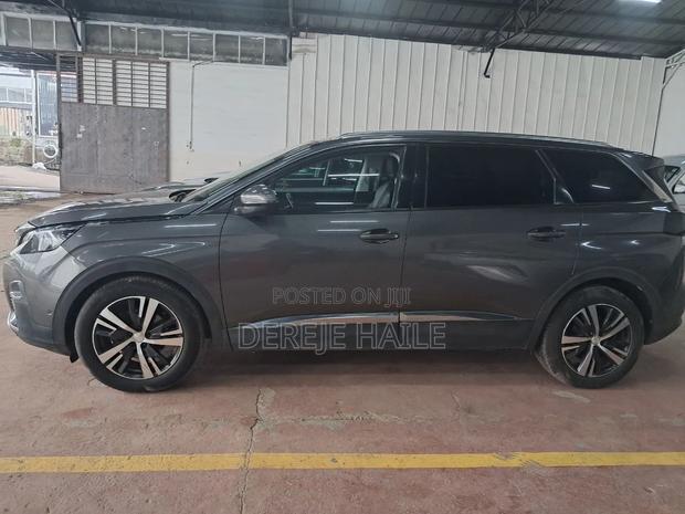 Peugeot 5008 2019 Gray