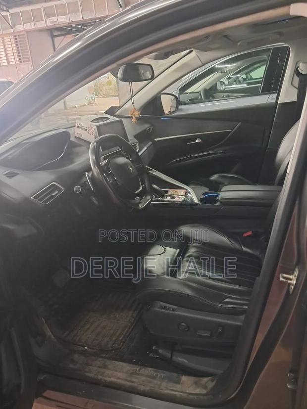 Peugeot 5008 2019 Gray