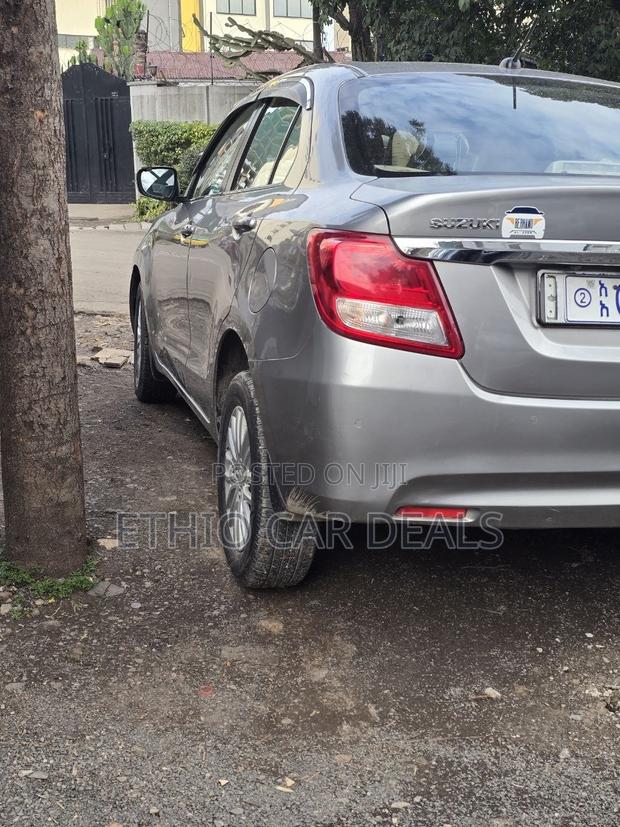 Suzuki Dzire 2022 Silver