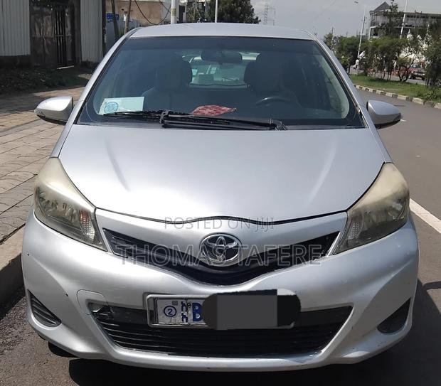 Toyota Yaris 2012 Silver