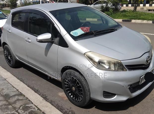 Toyota Yaris 2012 Silver