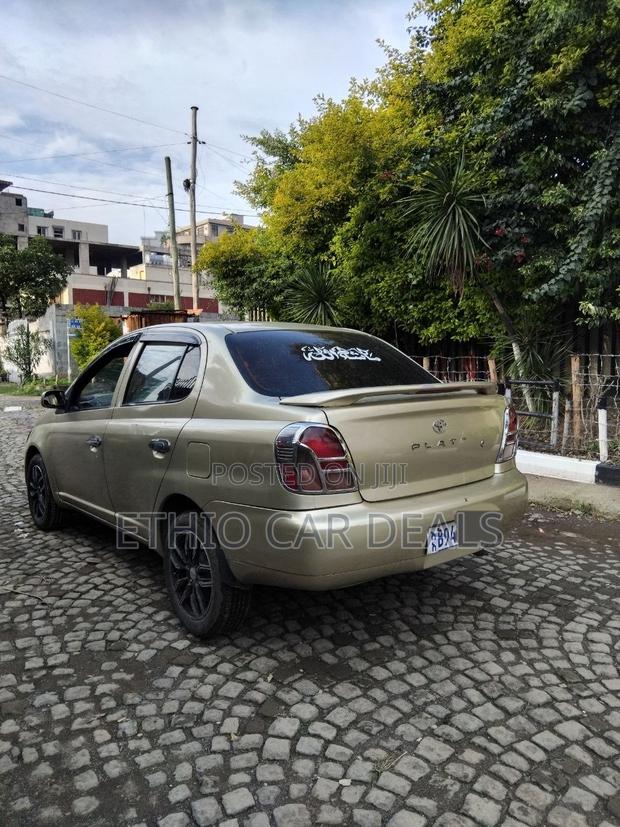 Toyota Platz 2001 Gold