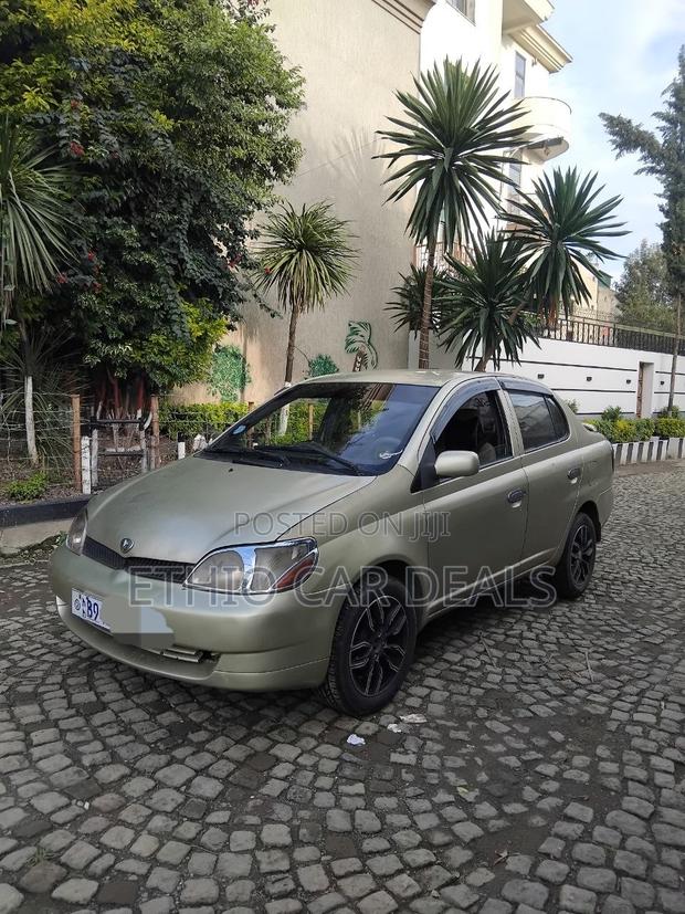 Toyota Platz 2001 Gold