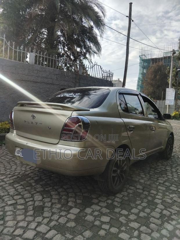 Toyota Platz 2001 Gold