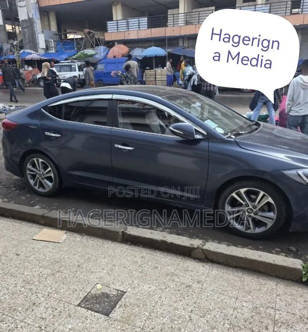 Hyundai Avante 2017 Blue
