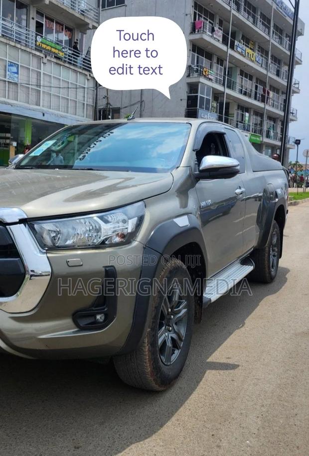 Toyota Hilux 2019 Gray