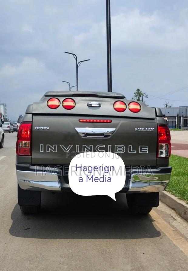 Toyota Hilux 2019 Gray