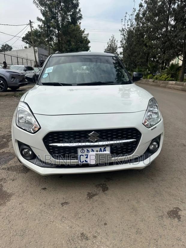 Suzuki Swift 2022 White