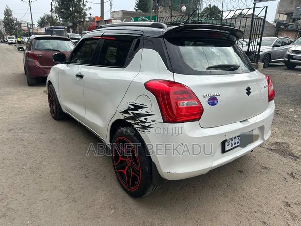 Suzuki Swift 2022 White
