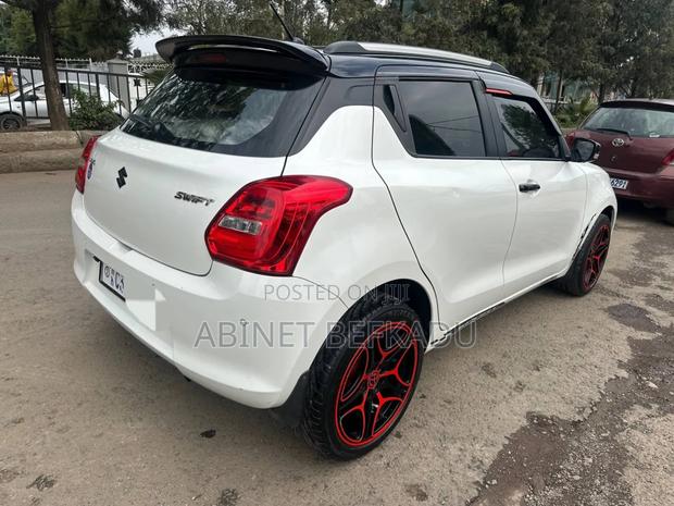 Suzuki Swift 2022 White