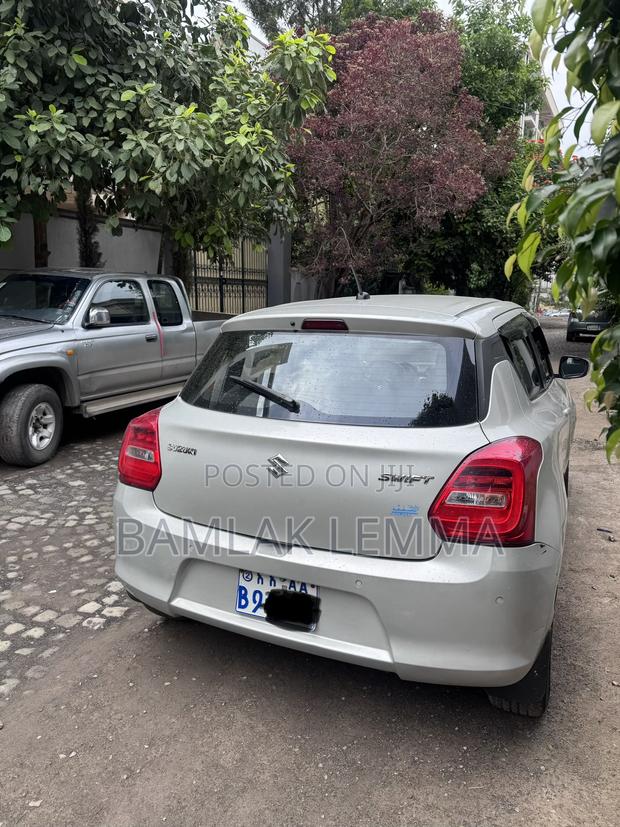 Suzuki Swift 2021 Silver