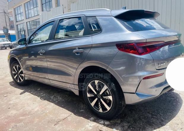 BYD E2 43 kWh 94 hp FWD 2025 Gray
