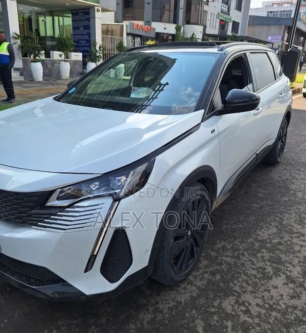 Peugeot 5008 2021 White