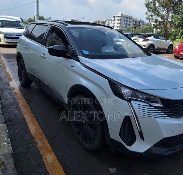 Peugeot 5008 2021 White