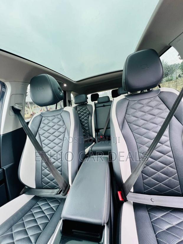 Volkswagen ID.6 2022 Blue