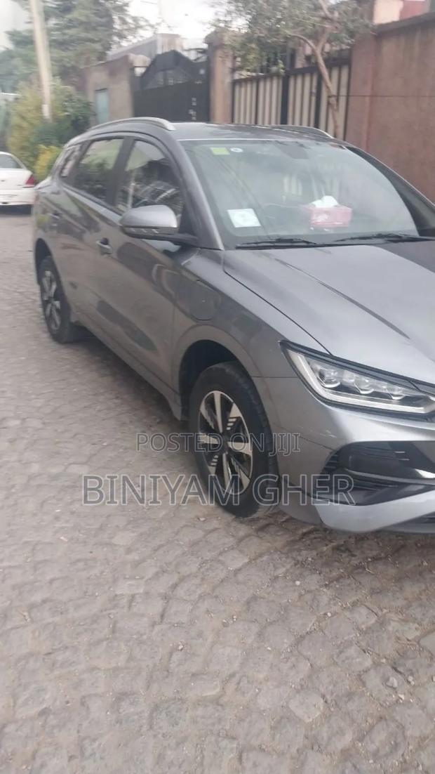 BYD E2 43 kWh 94 hp FWD 2025 Gray