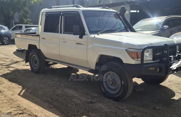Toyota Land Cruiser 2019 White