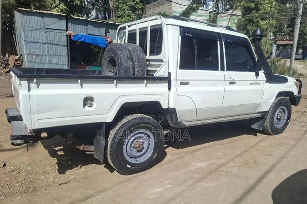 Toyota Land Cruiser 2019 White