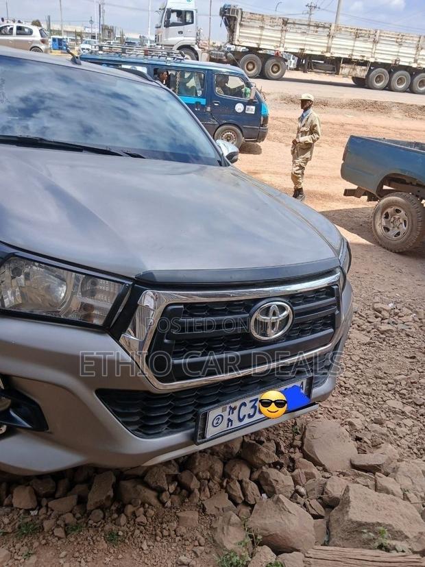Toyota Hilux Revo Double Cab Deisel 2.4 AWD 2020 Gold