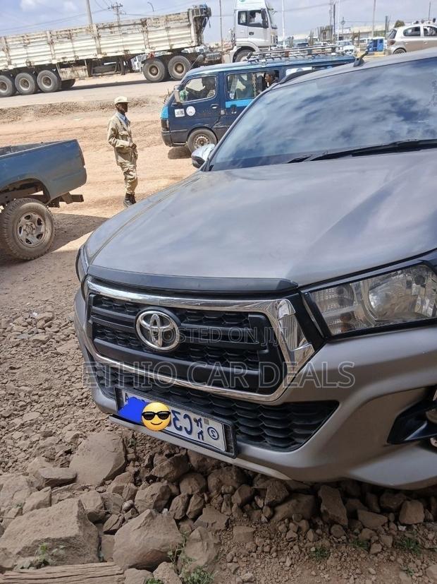 Toyota Hilux Revo Double Cab Deisel 2.4 AWD 2020 Gold
