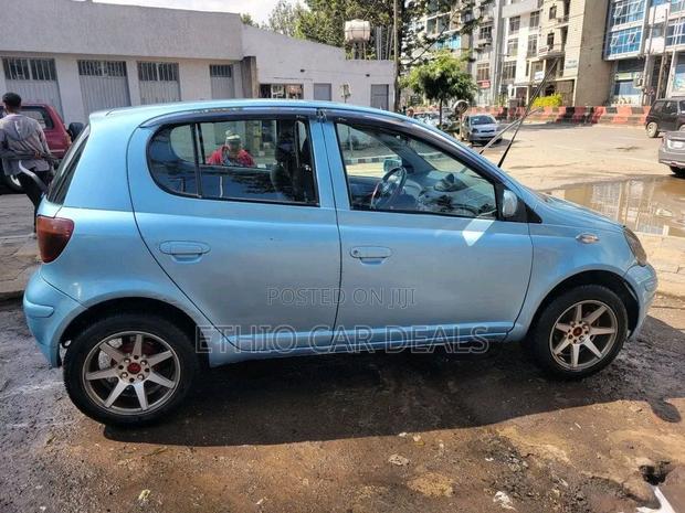 Toyota Vitz 2002 Blue