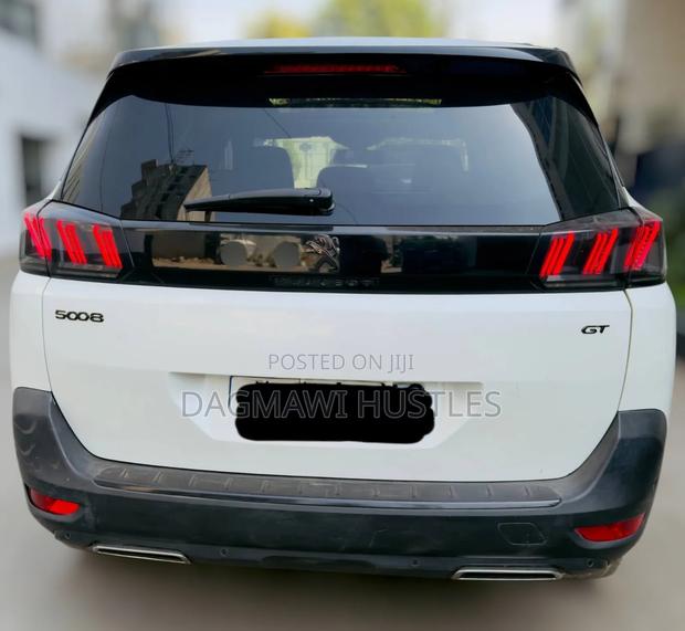 Peugeot 5008 2022 White