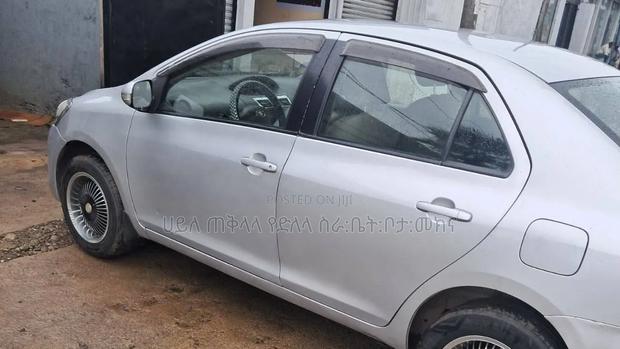 Toyota Yaris 2010 Off white