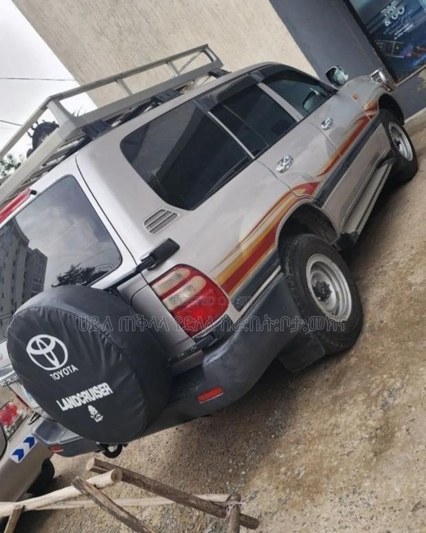 Toyota Land Cruiser 2005 Purple