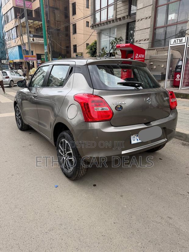 Suzuki Swift 2021 Brown