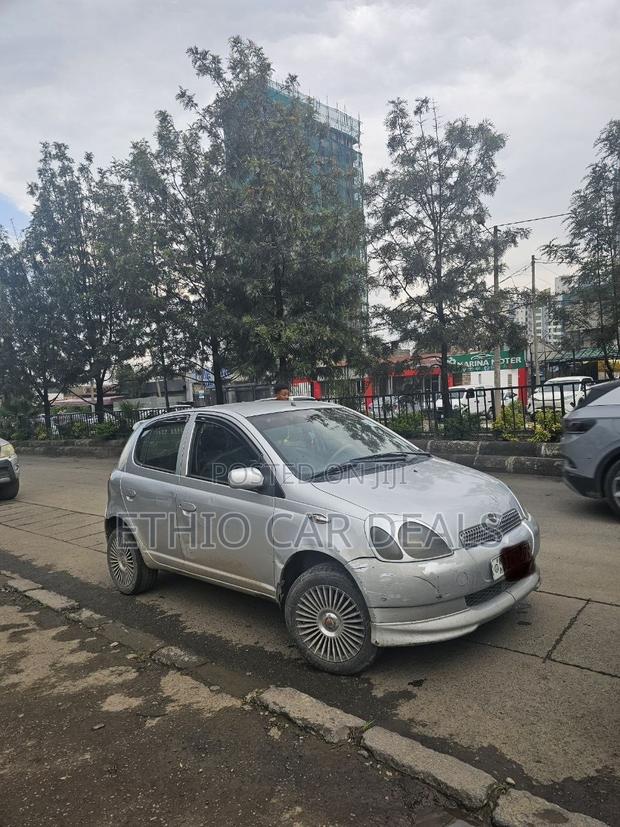 Toyota Vitz 2001 Silver