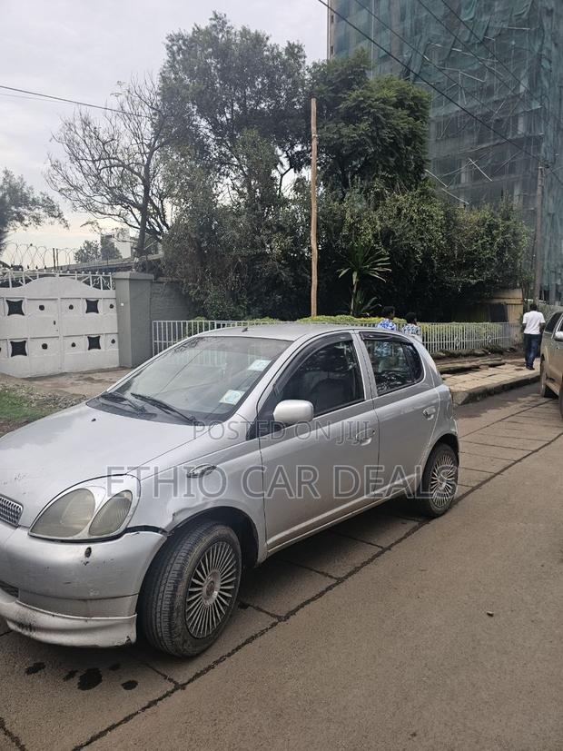 Toyota Vitz 2001 Silver