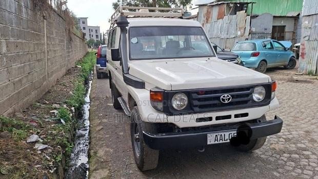 Toyota Land Cruiser 2003 White