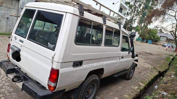 Toyota Land Cruiser 2003 White