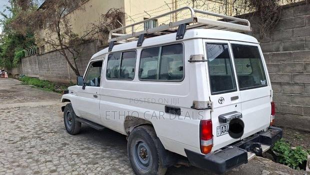 Toyota Land Cruiser 2003 White