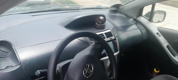 Toyota Yaris Base Hatchback 3dr 2010 Burgundy